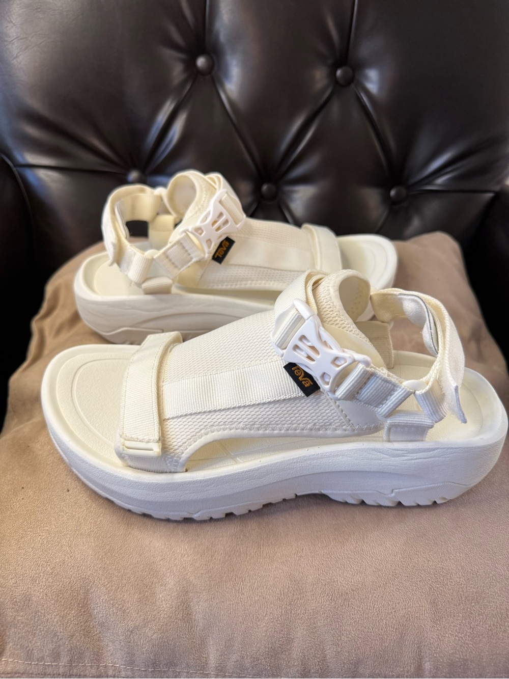 Teva Hurricane Ampsole Volt Platform Sandals White All-Gender - Sz 8M/10W